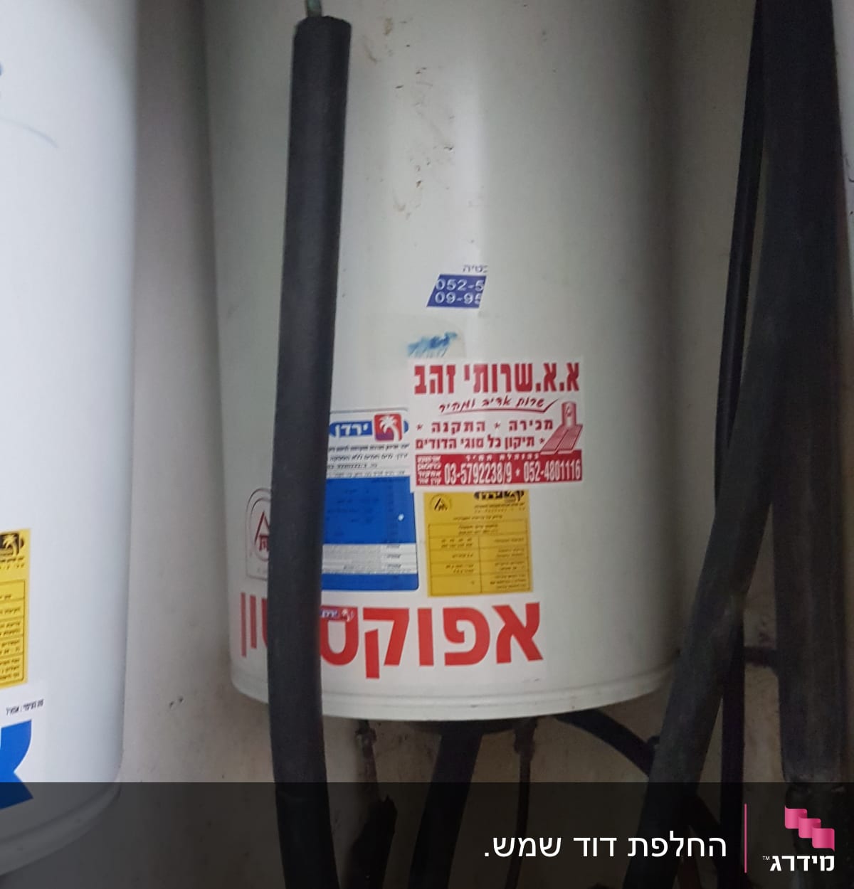 דוד שמש עם צינורות וחיבורים שונים